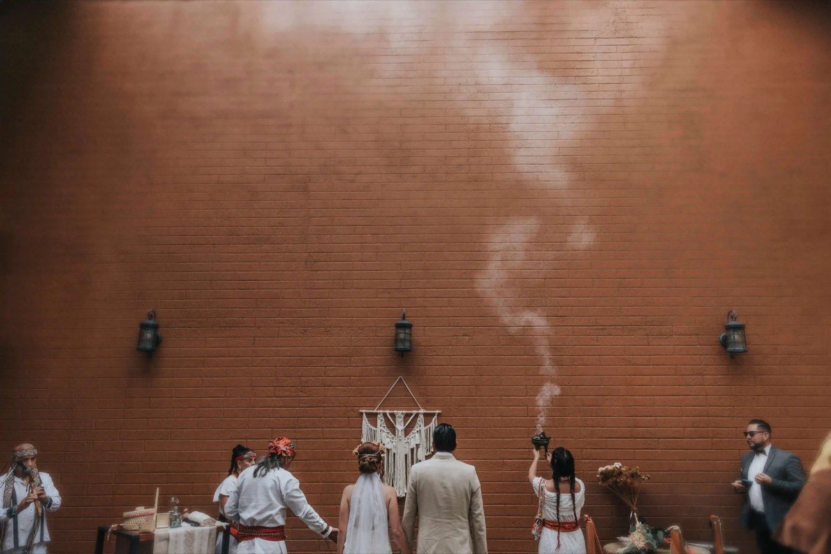Ceremonia de boda con ritual de incienso, fotografía documental